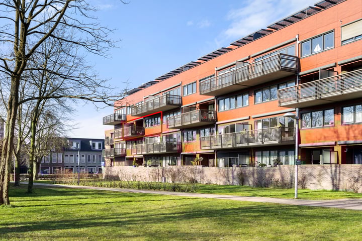 Burgemeester van Dijkeplein 82 in Ede foto