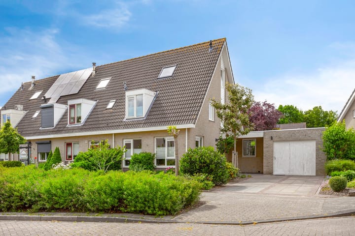 Burgemeester van Everdingenstraat 22 in Beusichem foto