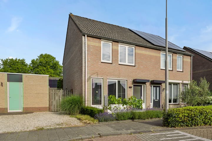 Burgemeester van Heesbeenstraat 50 in Vlijmen foto