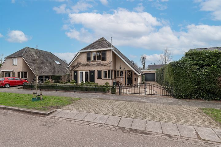 Burgemeester van Mourikstraat 2 in Beusichem foto