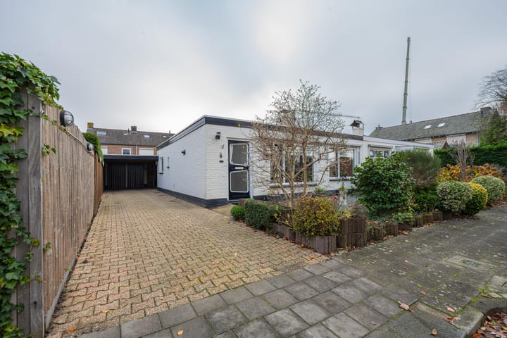 Burgemeester van Welderenstraat 9 in Tiel foto