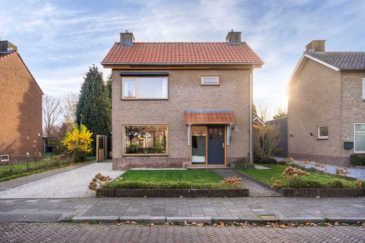 Burgemeester Verstraatenlaan 18a in Beuningen Gld foto