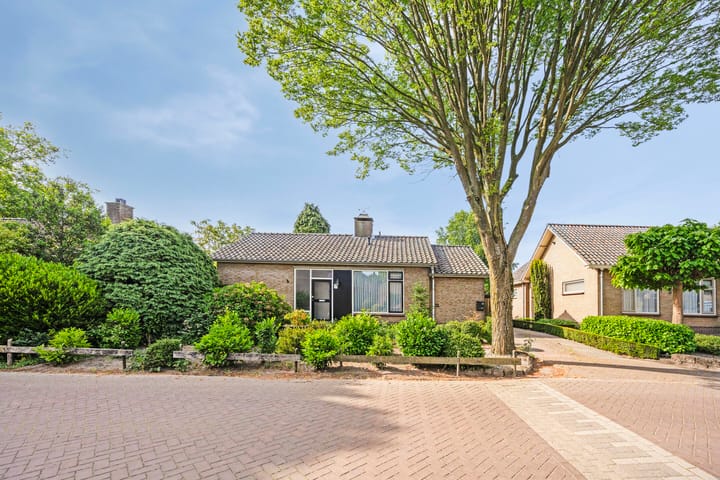 Burgemeester Wientjensstraat 22 in Reek foto