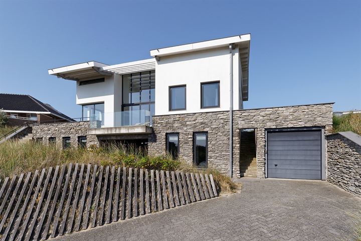 C.F. Zeiler Boulevard 30 in Bergen aan Zee foto