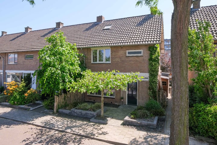 Cato Elderinklaan 32 in Almelo foto