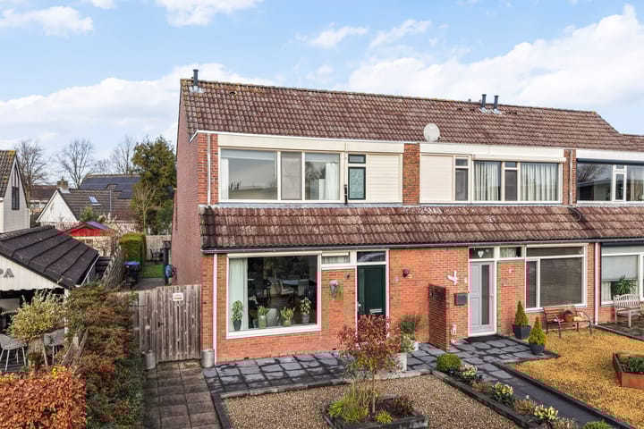 Cedrushôf 5 in Stiens foto