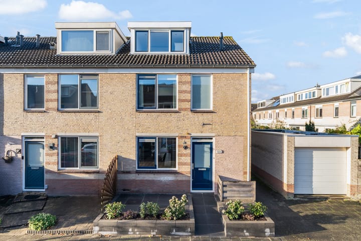 Charley Tooroplaan 22 in Pijnacker foto