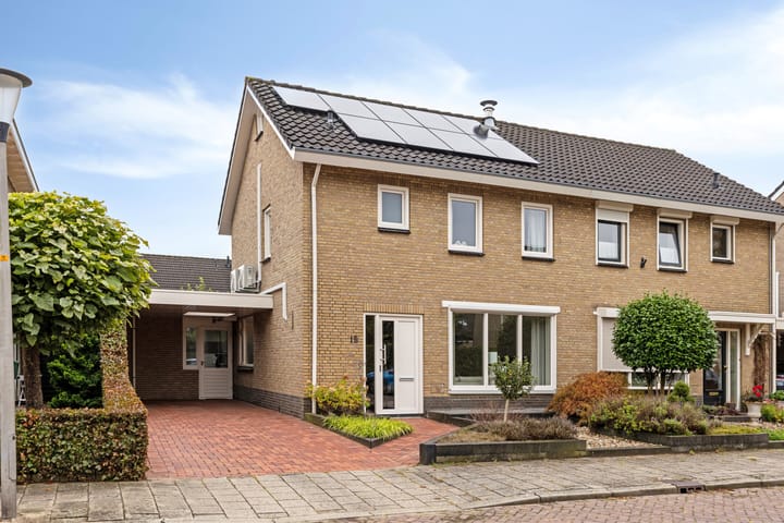 Clematisstraat 15 in Denekamp foto