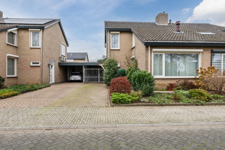 Constantijnlaan 11 in Posterholt foto