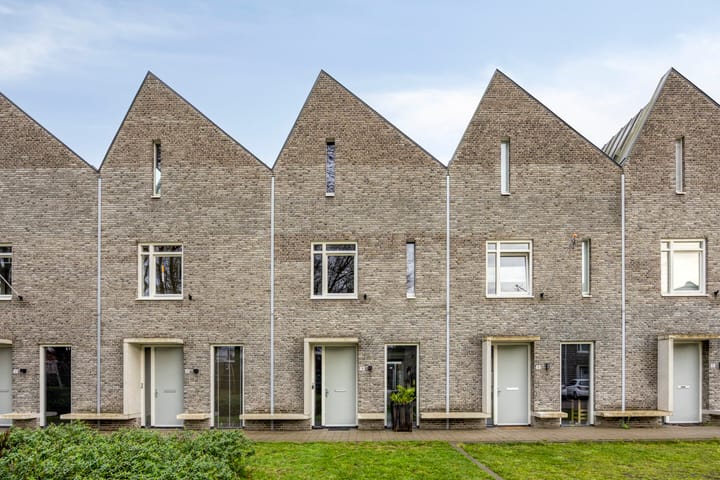 Dahliahof 19 in Tilburg foto