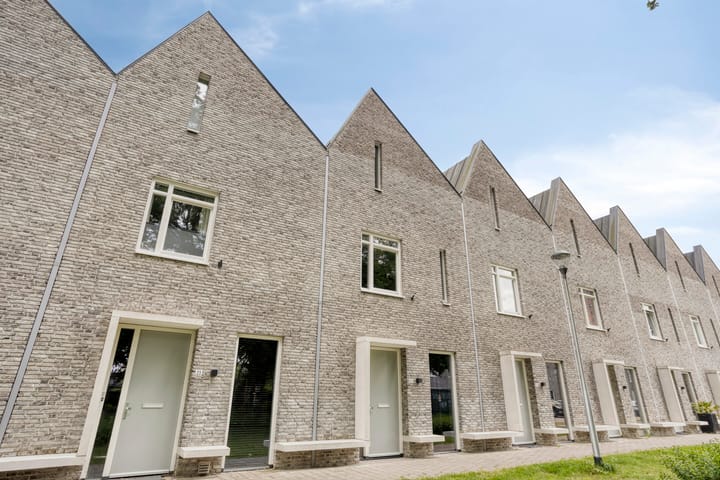 Dahliahof 22 in Tilburg foto