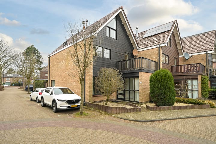 Dahliahof 26 in Wassenaar