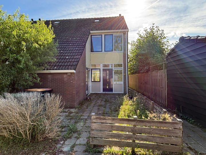 Dahlialaan 2 in Winkel foto