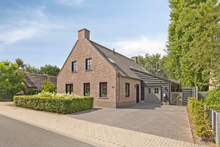 Dahliastraat 75A in Made foto