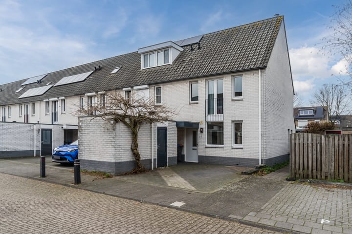 Damwoudestraat 1 in Tilburg foto