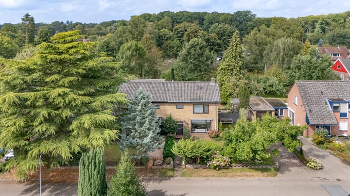 De Eendrachtweg 53 in Leuvenheim foto