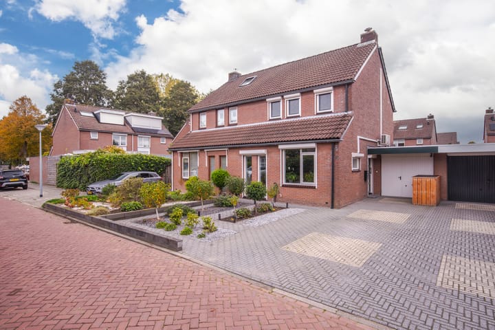 De Gasperistraat 6 in Zevenaar foto