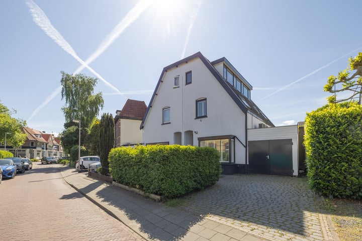 De Genestetlaan 16 in Bussum foto