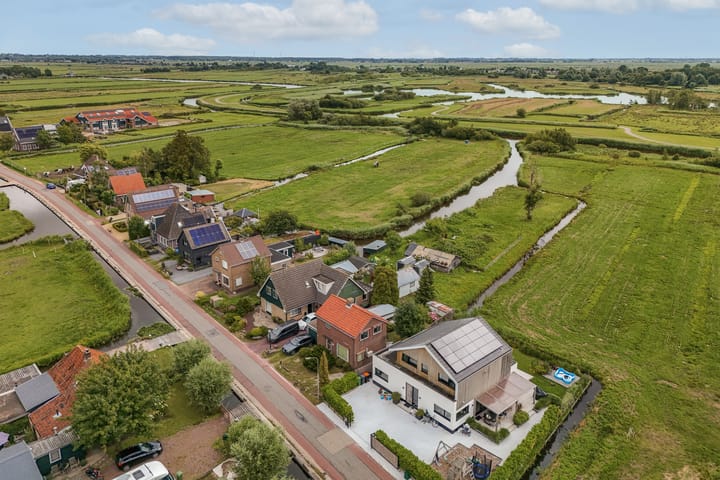 De Haal 82a in Oostzaan foto