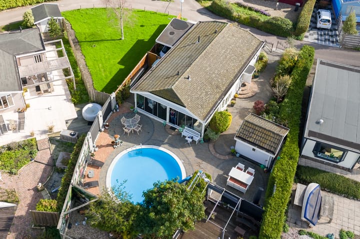 De Hulk 6A-142 in Berkhout foto