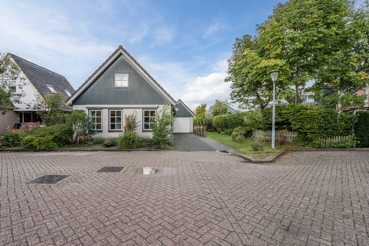 De Regenboog 16 in Tuitjenhorn foto