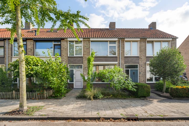 De Ruyterstraat 16 in Weert foto