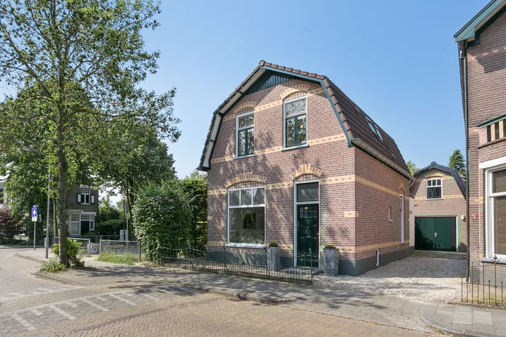 De Ruyterstraat 27 in Apeldoorn foto