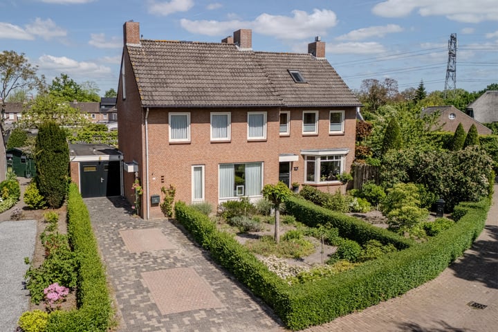 de vier Uitersten 24 in Oirschot foto