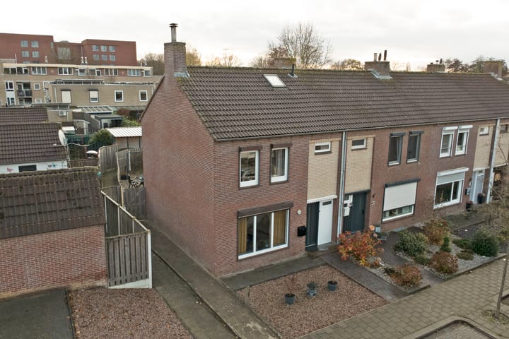 Deken Rhoenstraat 24 in Roermond