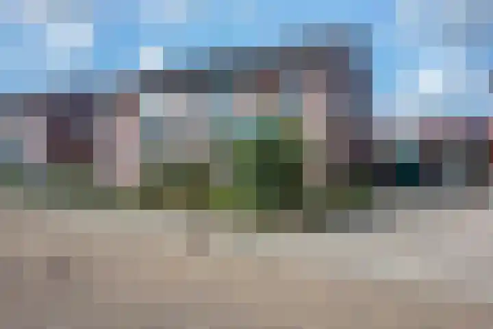 Deken van der Waardenlaan 12 in Almelo