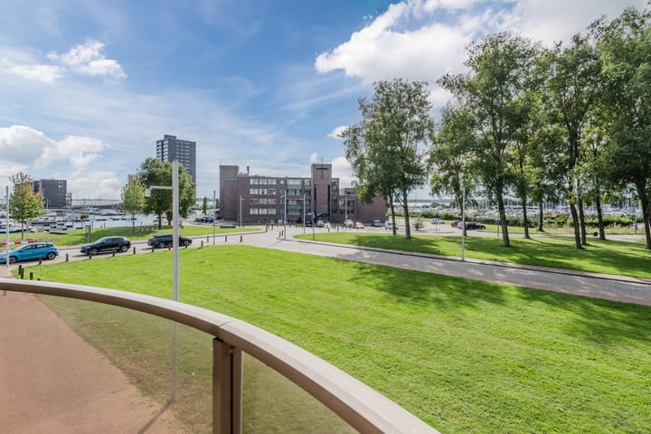 Deltastraat 32 in Almere foto