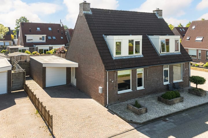 Dennenburg 17 in Bolsward foto