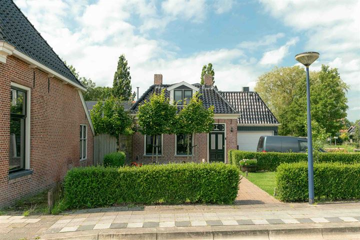 Doarpsstrjitte 22 in Easterwierrum foto