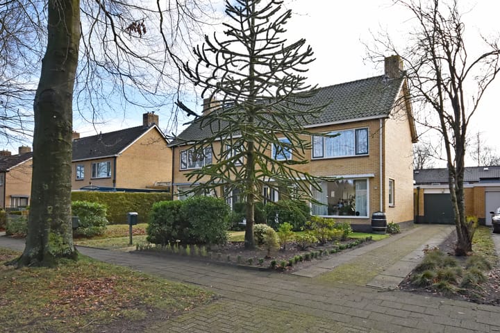 Dokter B. Hornstrasingel 16 in Burgum