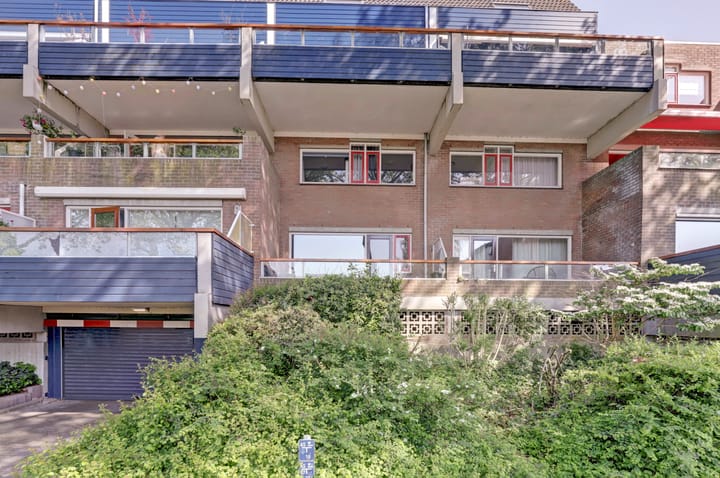 Doornenburg 27 in Dordrecht foto