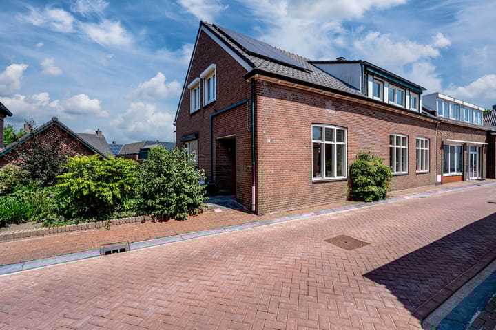 Dorpsdijk 19 in Lobith foto