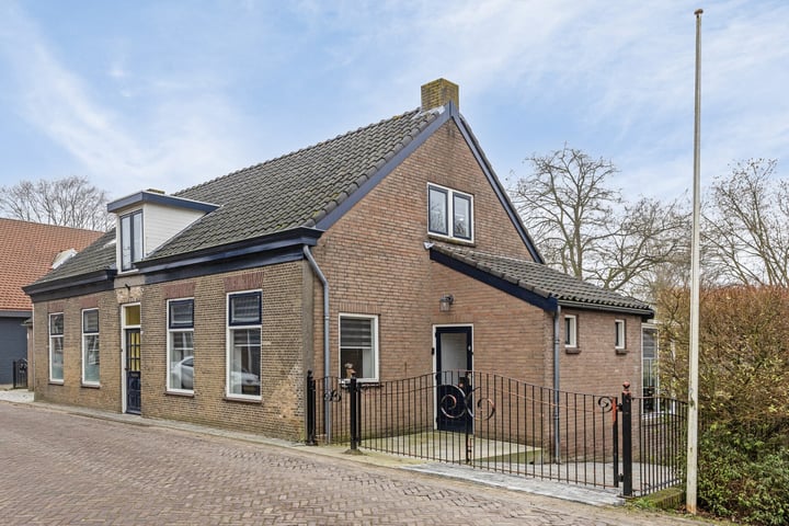 Dorpsstraat 23 in Dussen foto