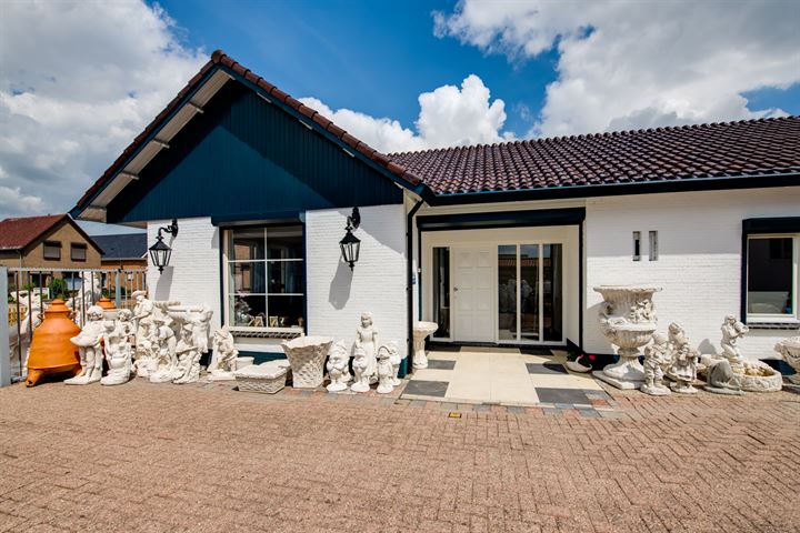 Dorpsstraat 280 in St. Willebrord foto