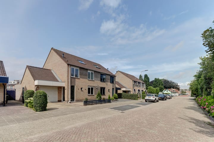 Dorpsstraat 30 in Hellevoetsluis foto