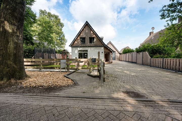 Dorpsstraat 4D in Eesergroen foto