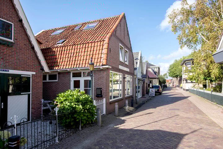 Dorpsstraat 563 in Noord-Scharwoude foto