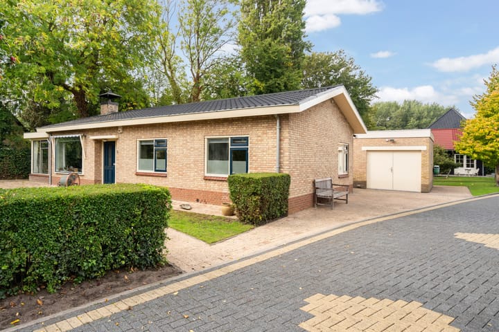 Dorpsstraat 6 in Rhenoy