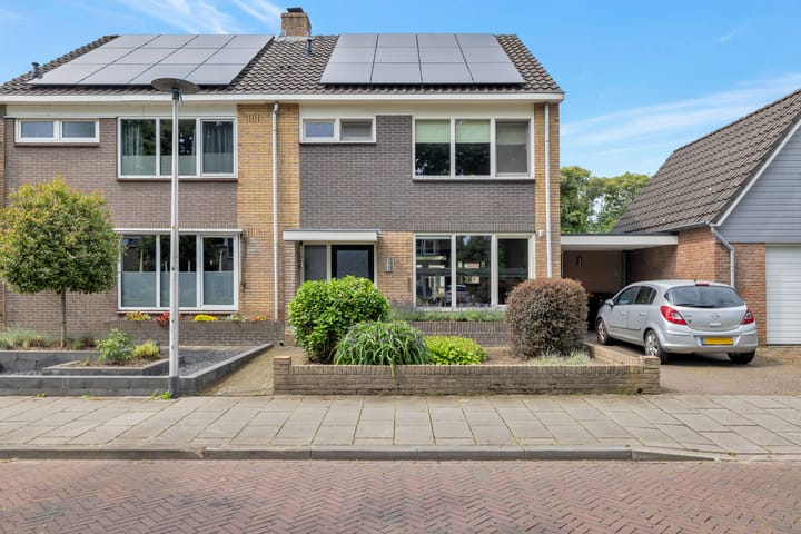 Dr Ariënsstraat 12 in Overdinkel foto