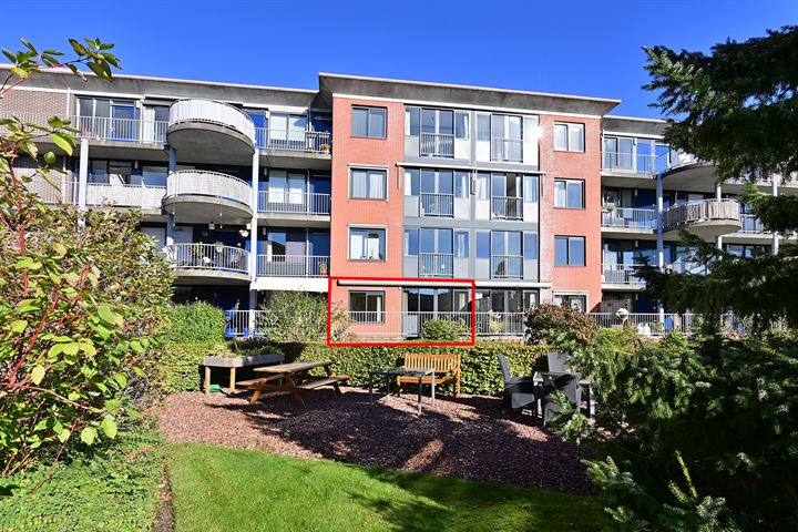 Dr. P.J.H. Cuypersplein 1-6 in Hilversum foto