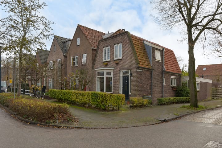 Drieboomlaan 166 in Hoorn foto