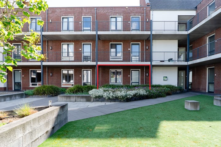 Ds. Van de Woestijnehof 4 in Barneveld foto