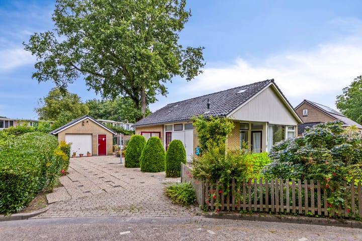 Dwarshaer 12 in Oosterwolde foto