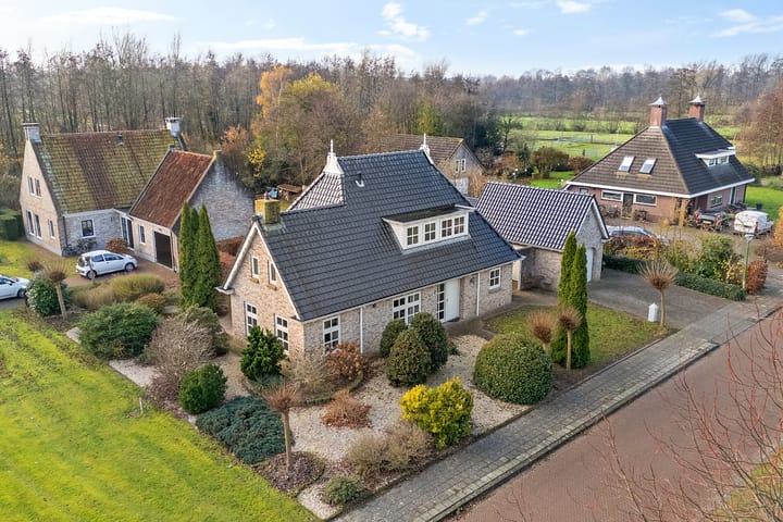 Dwarsreed 2 in De Westereen foto