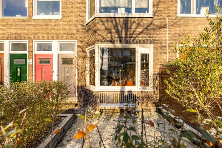 E. Thomassen à Thuessinklaan 20 in Groningen foto