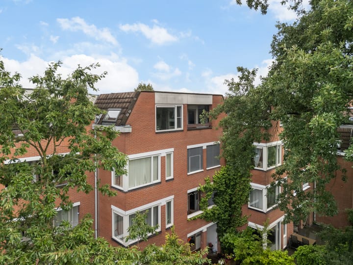 Eemnesserweg 1-32 in Hilversum foto